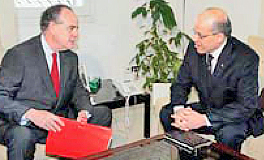 Frédéric Mitterrand à Tunis pour donner « un nouvel élan aux relations de coopération franco-tunisiennes »