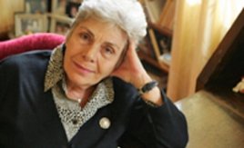 - La plus grande poétesse grecque contemporaine lauréate du Prix littéraire européen 2010
