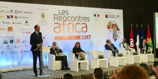 Le Premier ministre Edouard Philippe et des entrepreneurs français promeuvent le « partenariat de proximité »