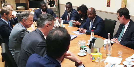 Des investisseurs français prêts à financer des infrastructures au Gabon, déclarent-ils au ministre Alain Claude Bilie-By-Nze, en visite à Paris